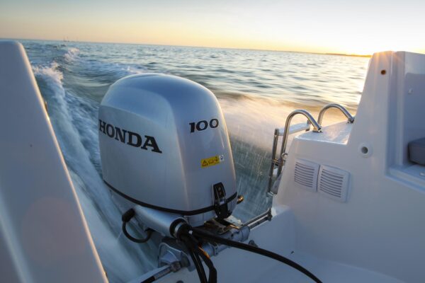 Honda Marine BF100 outboard motors